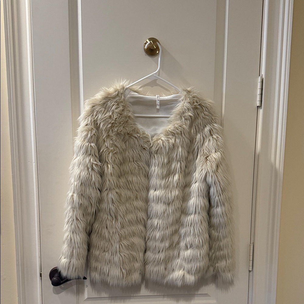 Willow & Clay Elegant Cream Faux Fur Coat Never Worn